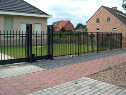 Clôture et portail coulissant Industrie prix/mètre à partir de 187,00 euro (clôture)